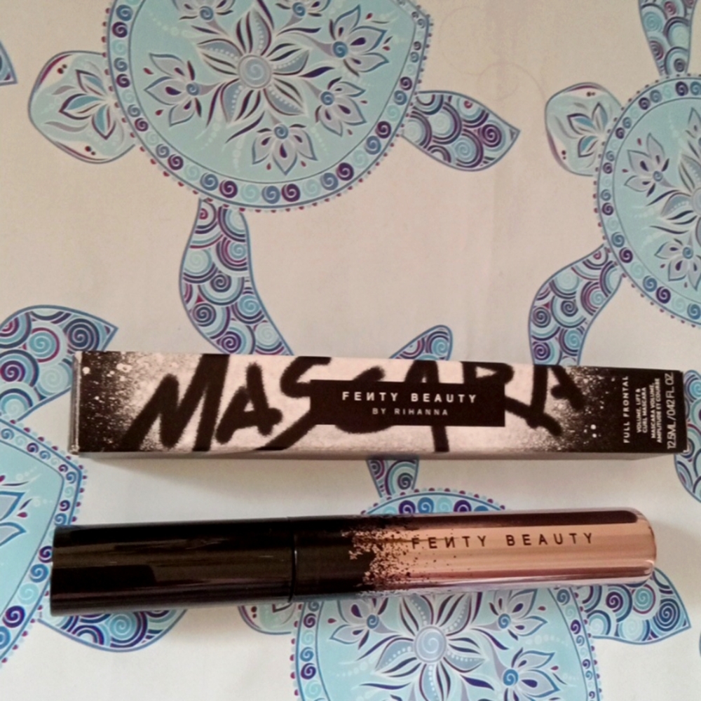 Fenty Beauty by Rihanna full frontal volume lift curl mascara color black
